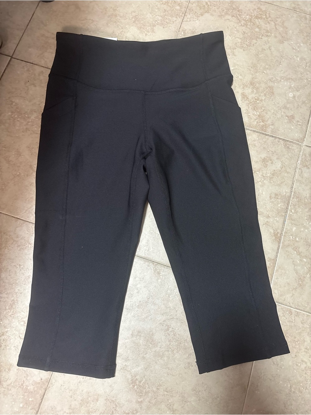 Black Capri Performance Leggings